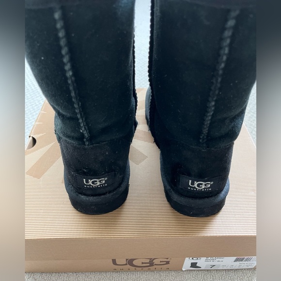 UGG Classic Short Boots - Picture 3 of 6